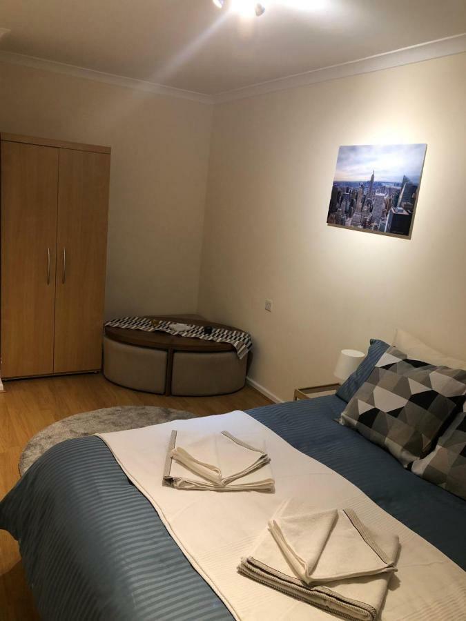 Splendid 2 Bedroom In Shepherd's Bush Apartment
