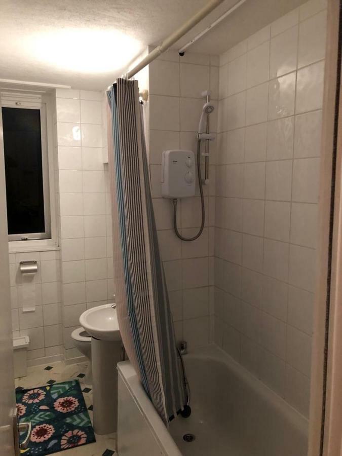 Splendid 2 Bedroom In Shepherd's Bush Apartment