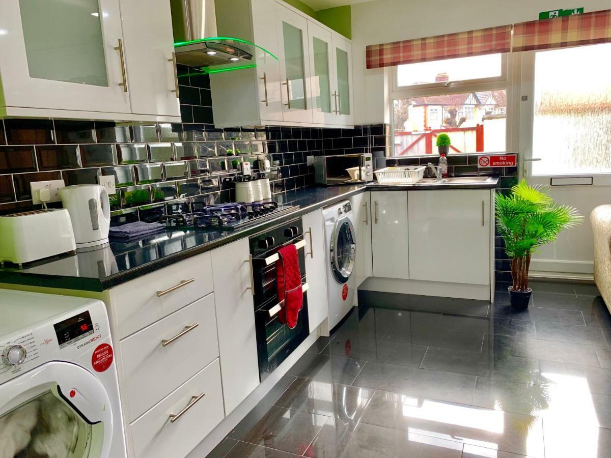 Apartment 2 Bedroom Apartment, Kitchen, Reception And Private Garden