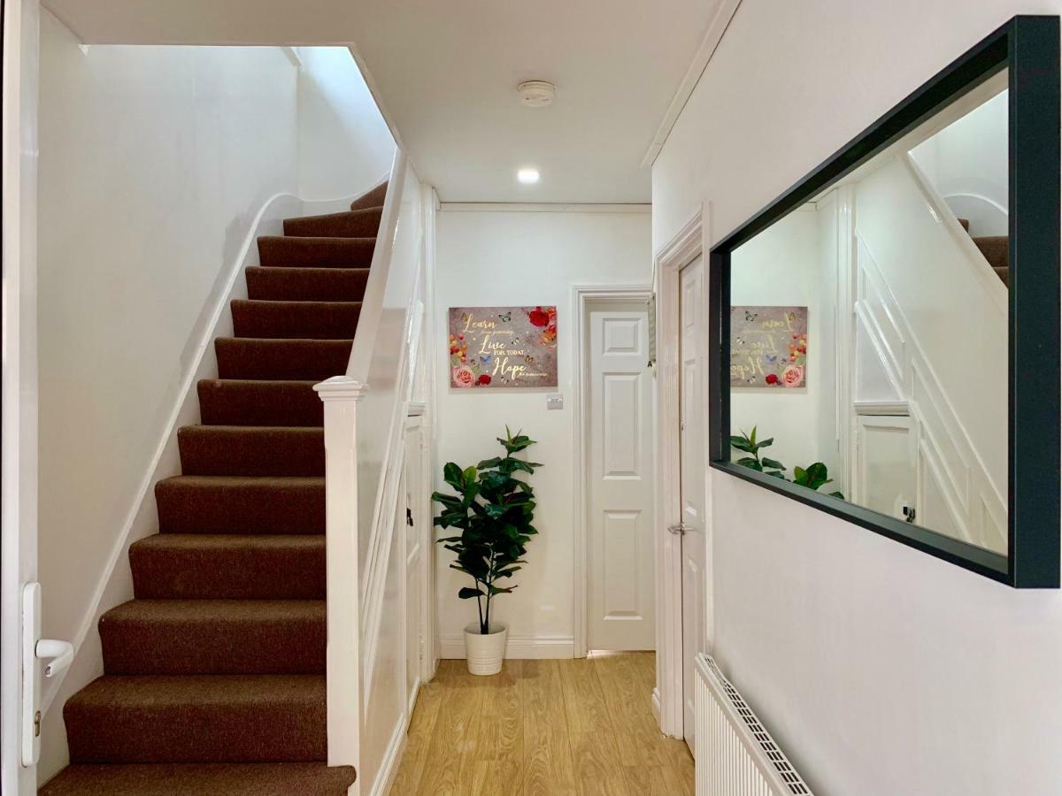 2 Bedroom Apartment, Kitchen, Reception And Private Garden London