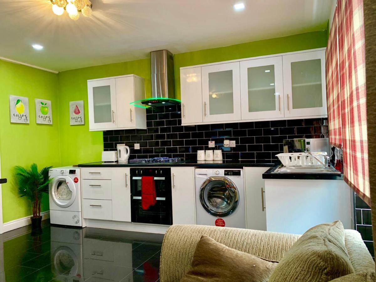 Apartment 2 Bedroom Apartment, Kitchen, Reception And Private Garden
