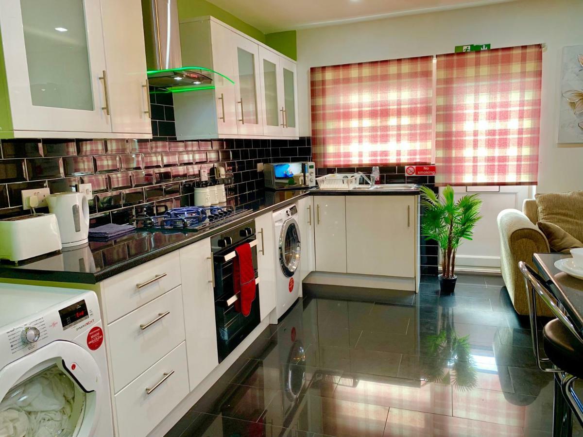 2 Bedroom Apartment, Kitchen, Reception And Private Garden Apartment