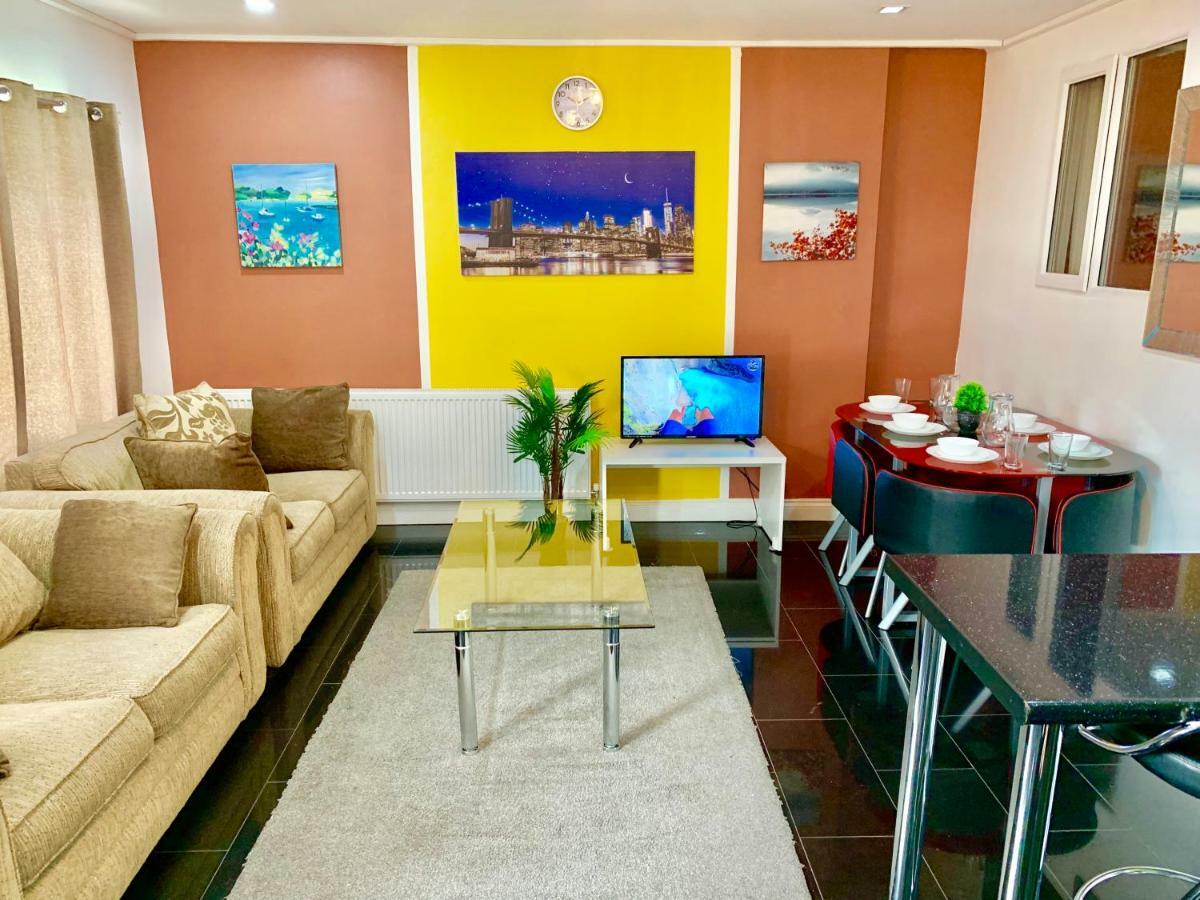 2 Bedroom Apartment, Kitchen, Reception And Private Garden Apartment *