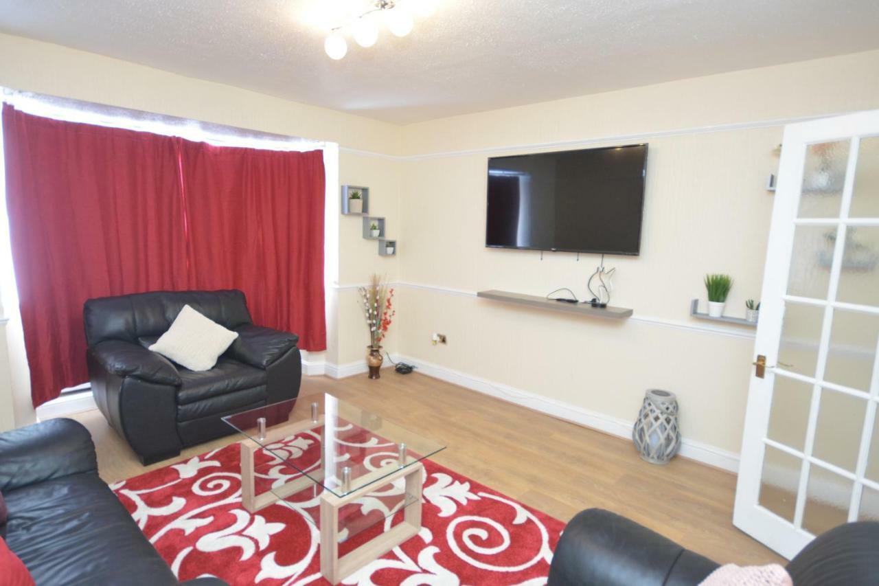 Four Bedroom Townhouse 12 Minutes Walk To Excel Exhibition Centre London