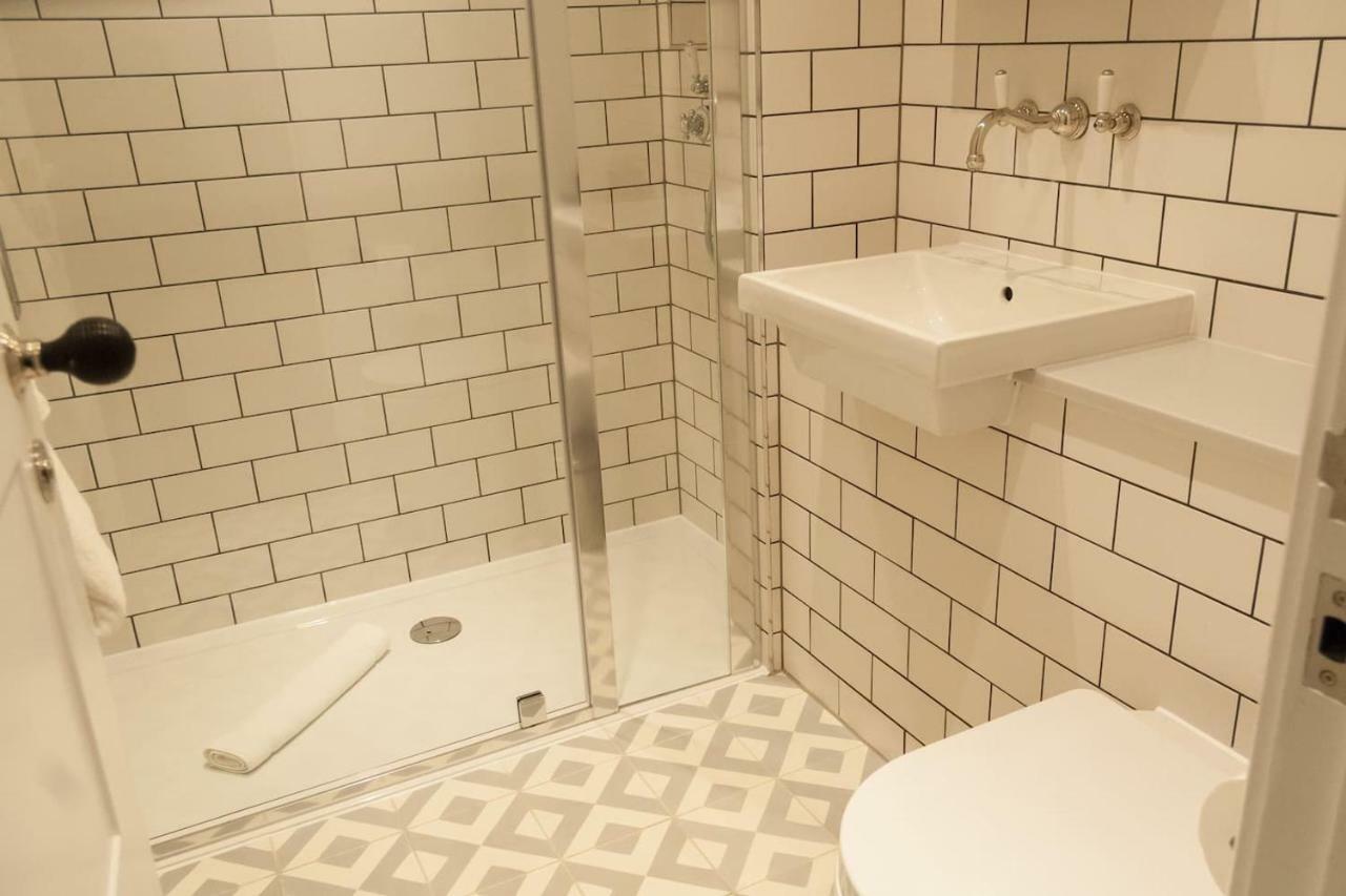 Rathbone Place Apartment London