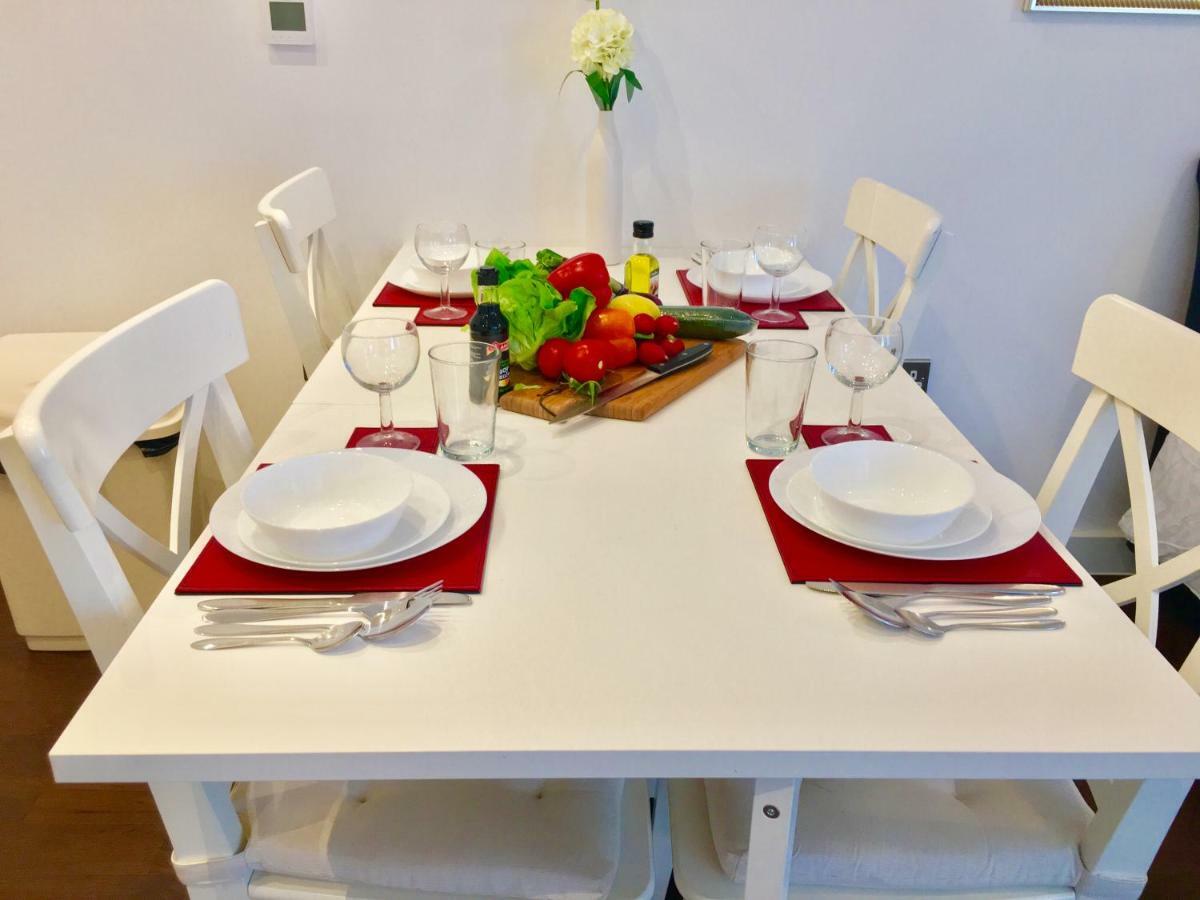 Apartment 2-bedrooms Modern Next To Velodrome, Lounge, Balcony, Parking, Abba London