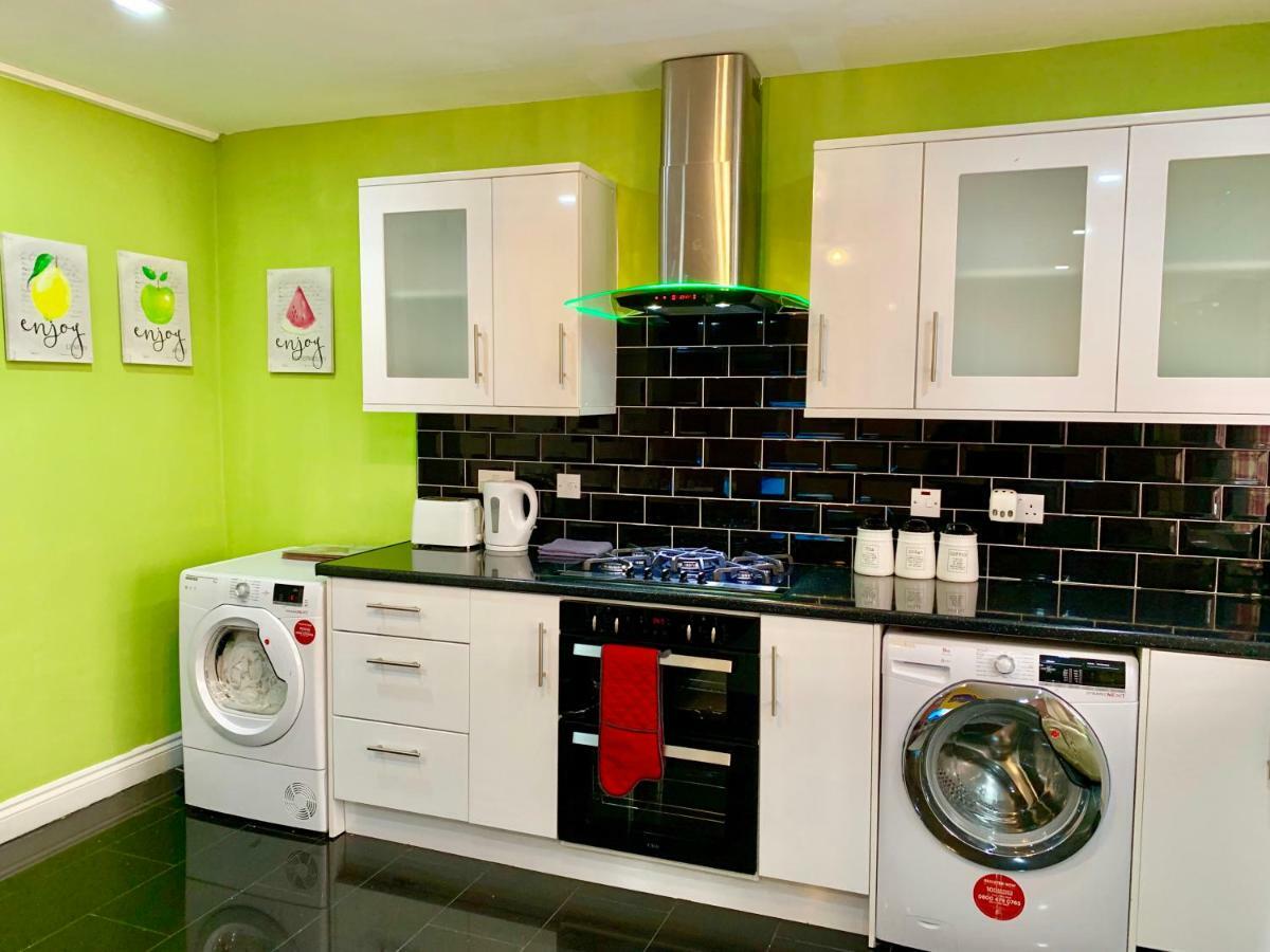 2 Bedroom Apartment, Kitchen, Reception And Private Garden * London