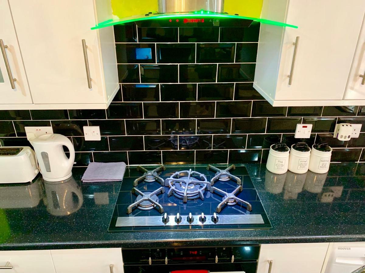 2 Bedroom Apartment, Kitchen, Reception And Private Garden Apartment
