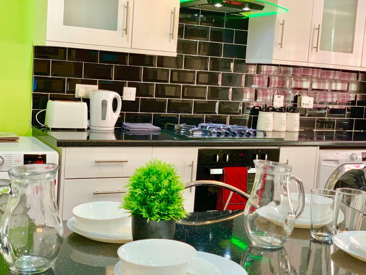 2 Bedroom Apartment, Kitchen, Reception And Private Garden Apartment