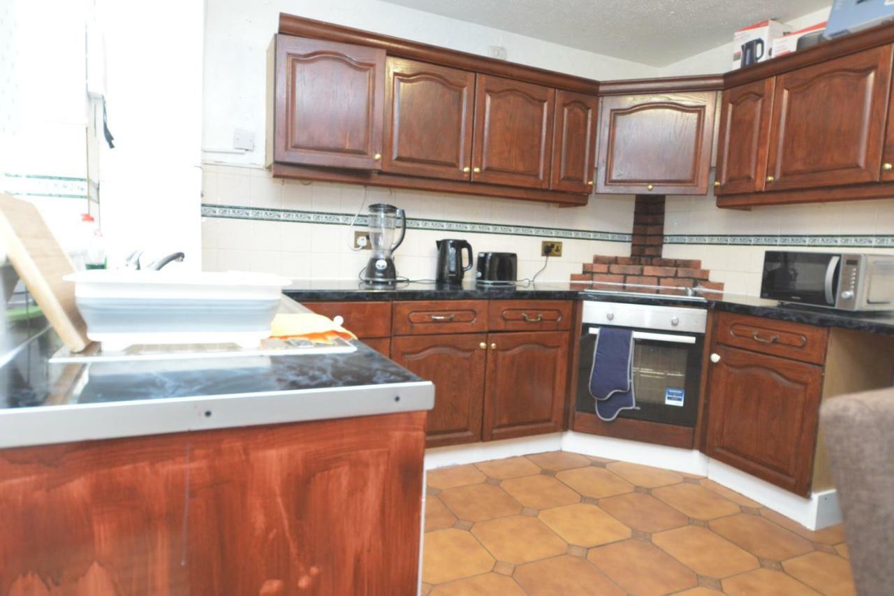 Four Bedroom Townhouse 12 Minutes Walk To Excel Exhibition Centre London