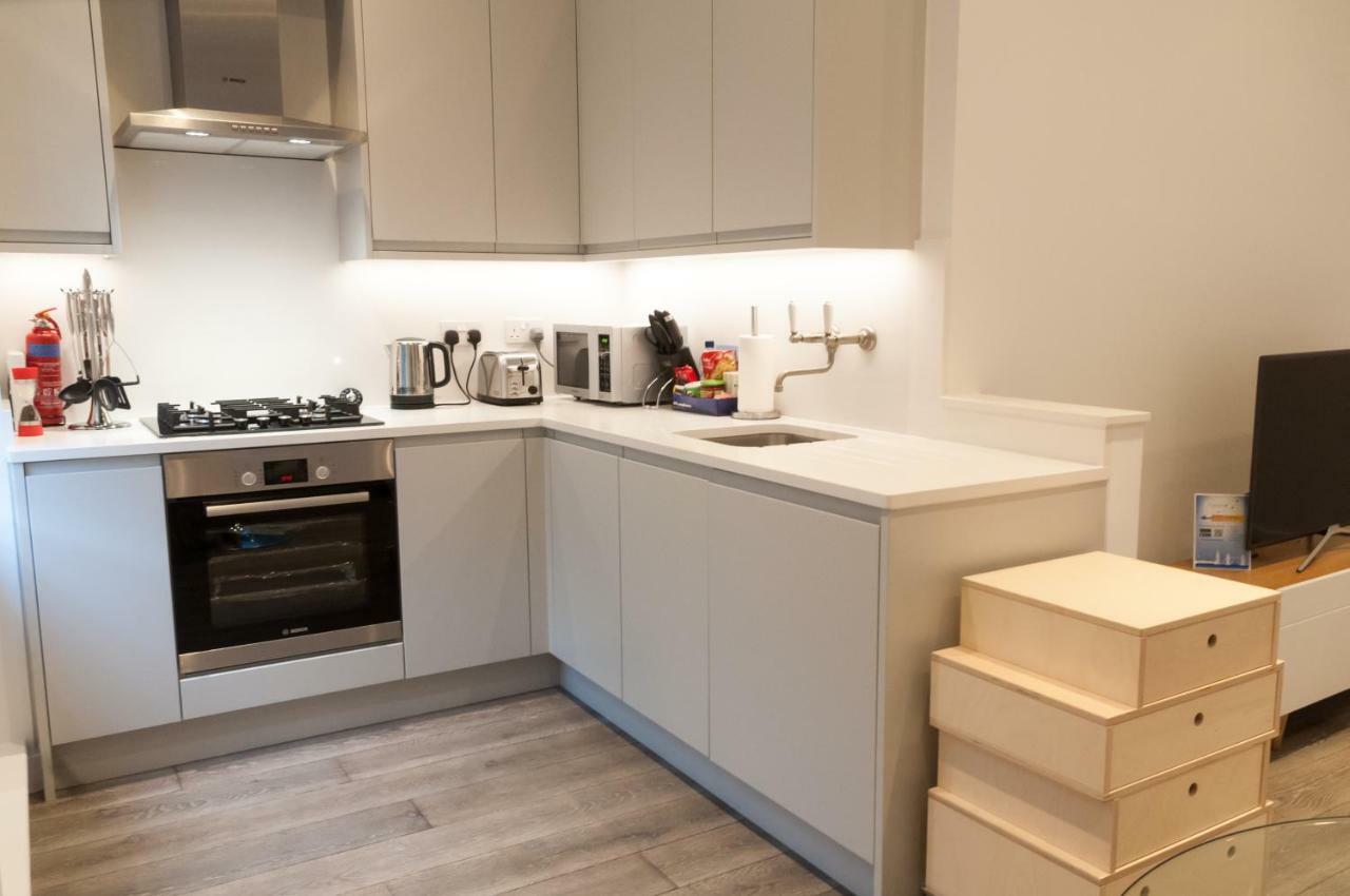Rathbone Place Apartment *