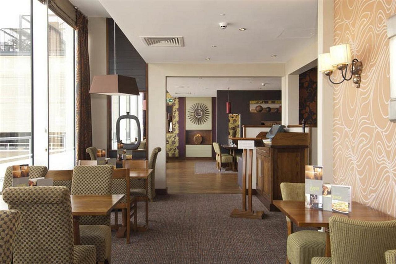 Premier Stratford Hotel 3*