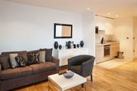 Apartment St Georges Wharf London