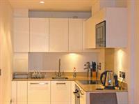 St Georges Wharf Apartment