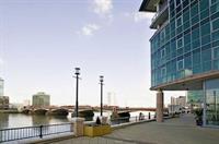 St Georges Wharf Apartment *