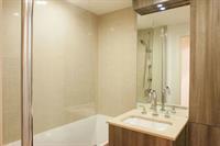 St Georges Wharf Apartment *