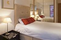 St Georges Wharf Apartment *