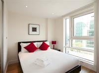 St Georges Wharf Apartment