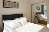 Apartment St Georges Wharf