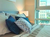 Apartment St Georges Wharf London
