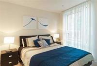 St Georges Wharf Apartment *