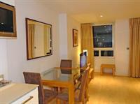 Apartment St Georges Wharf