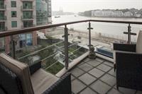 Apartment St Georges Wharf