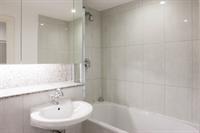 Apartment St Georges Wharf London