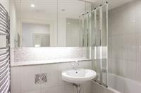 St Georges Wharf Apartment *