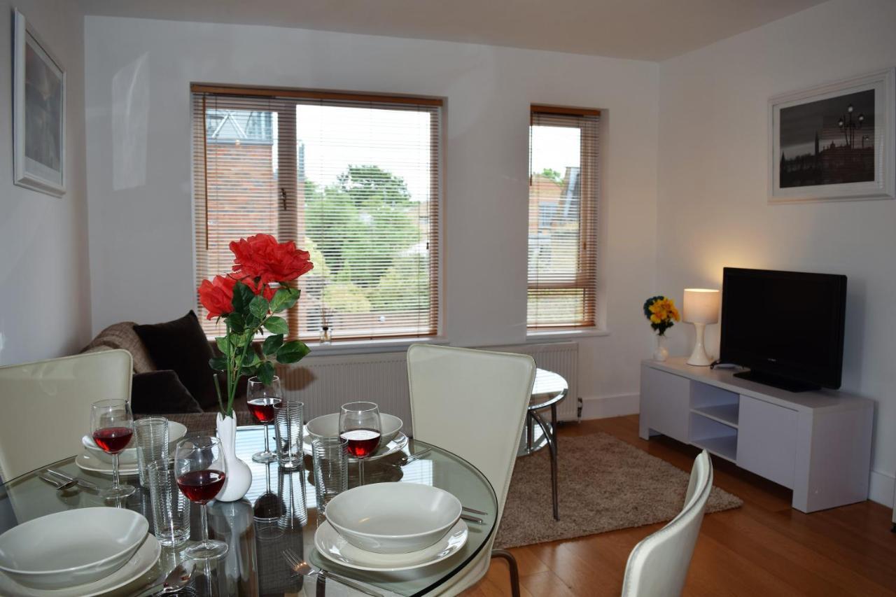 Splendid 1 Bed Flat In Stockwell, Sleeps 4 London
