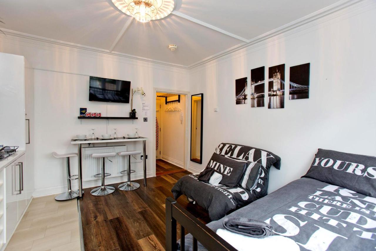 Stylist 17 Minutes To Apartment London