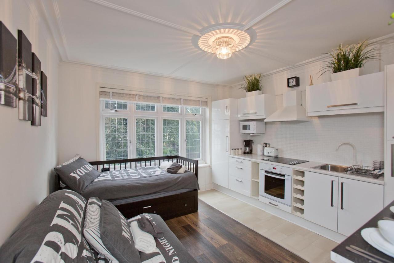 Stylist 17 Minutes To Apartment London