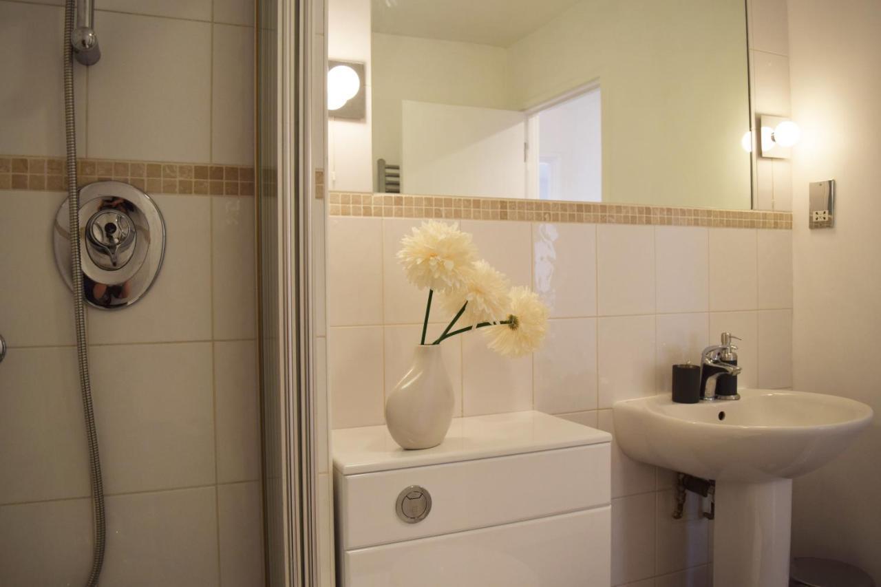 Splendid 1 Bed Flat In Stockwell, Sleeps 4 Apartment London