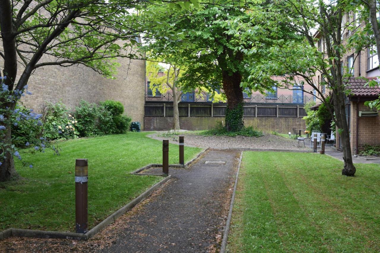 Splendid 1 Bed Flat In Stockwell, Sleeps 4 Apartment *