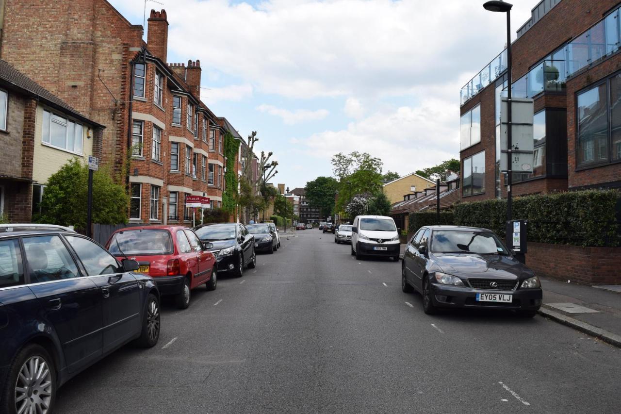Splendid 1 Bed Flat In Stockwell, Sleeps 4 * London