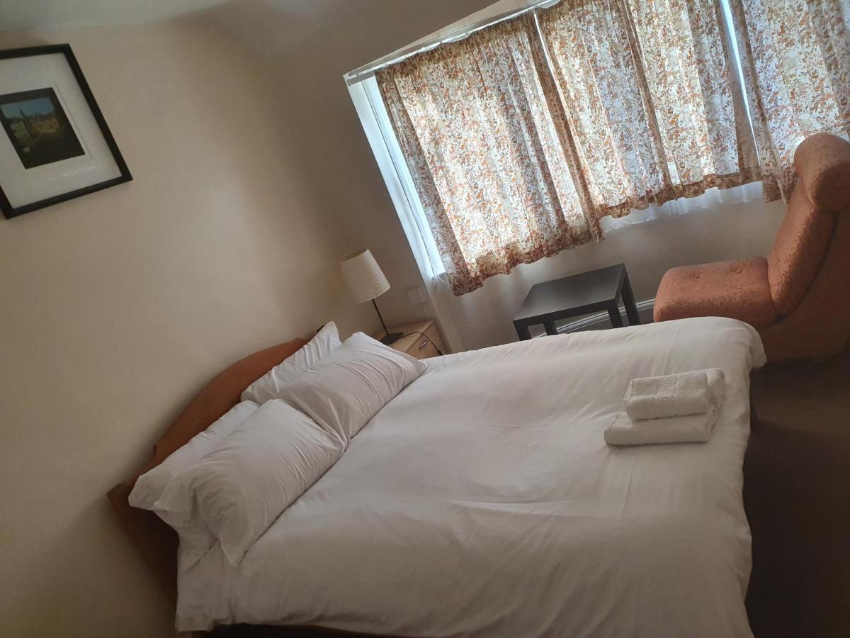 Holiday home Elegant House 10 Minutes Walk To Wembley Stadium London