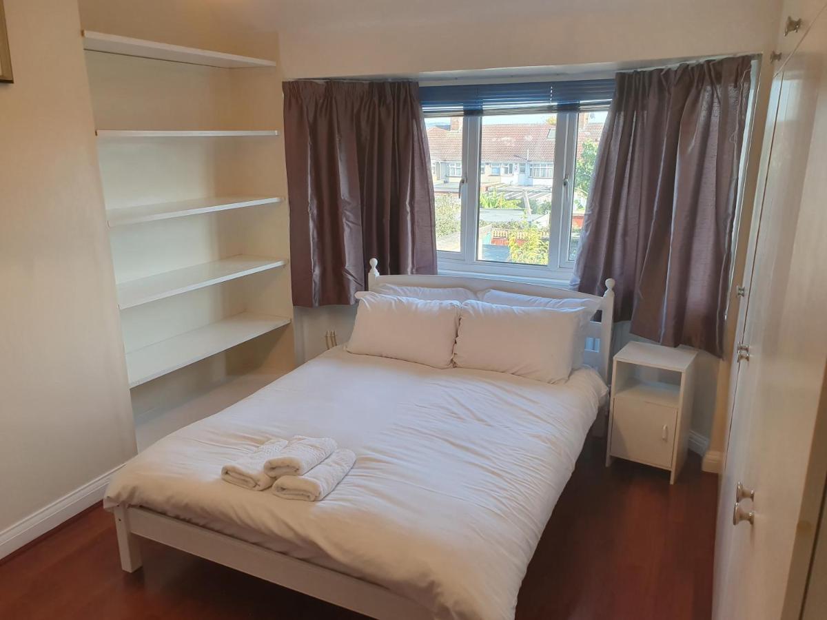 Holiday home Elegant House 10 Minutes Walk To Wembley Stadium *
