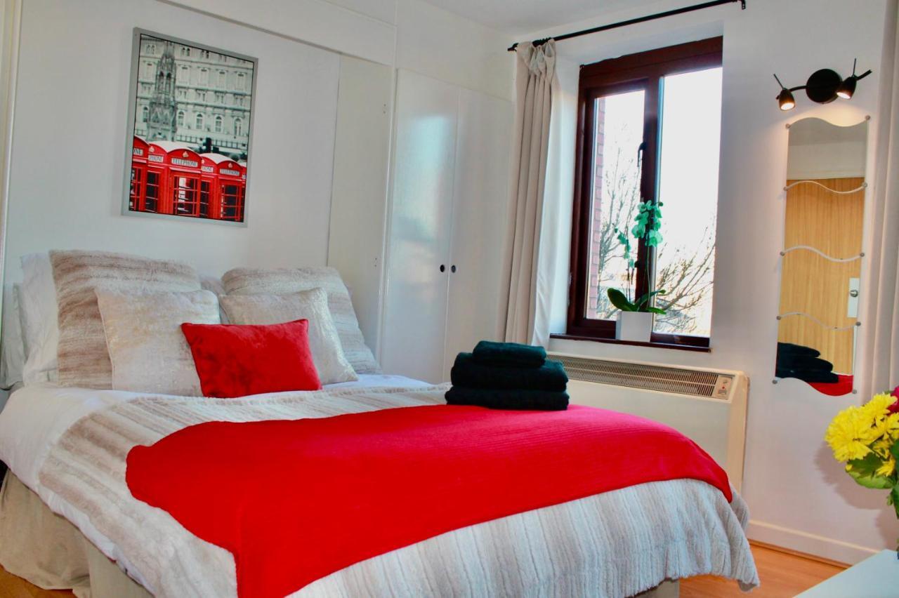 Apartment Tobacco Dock Studio *
