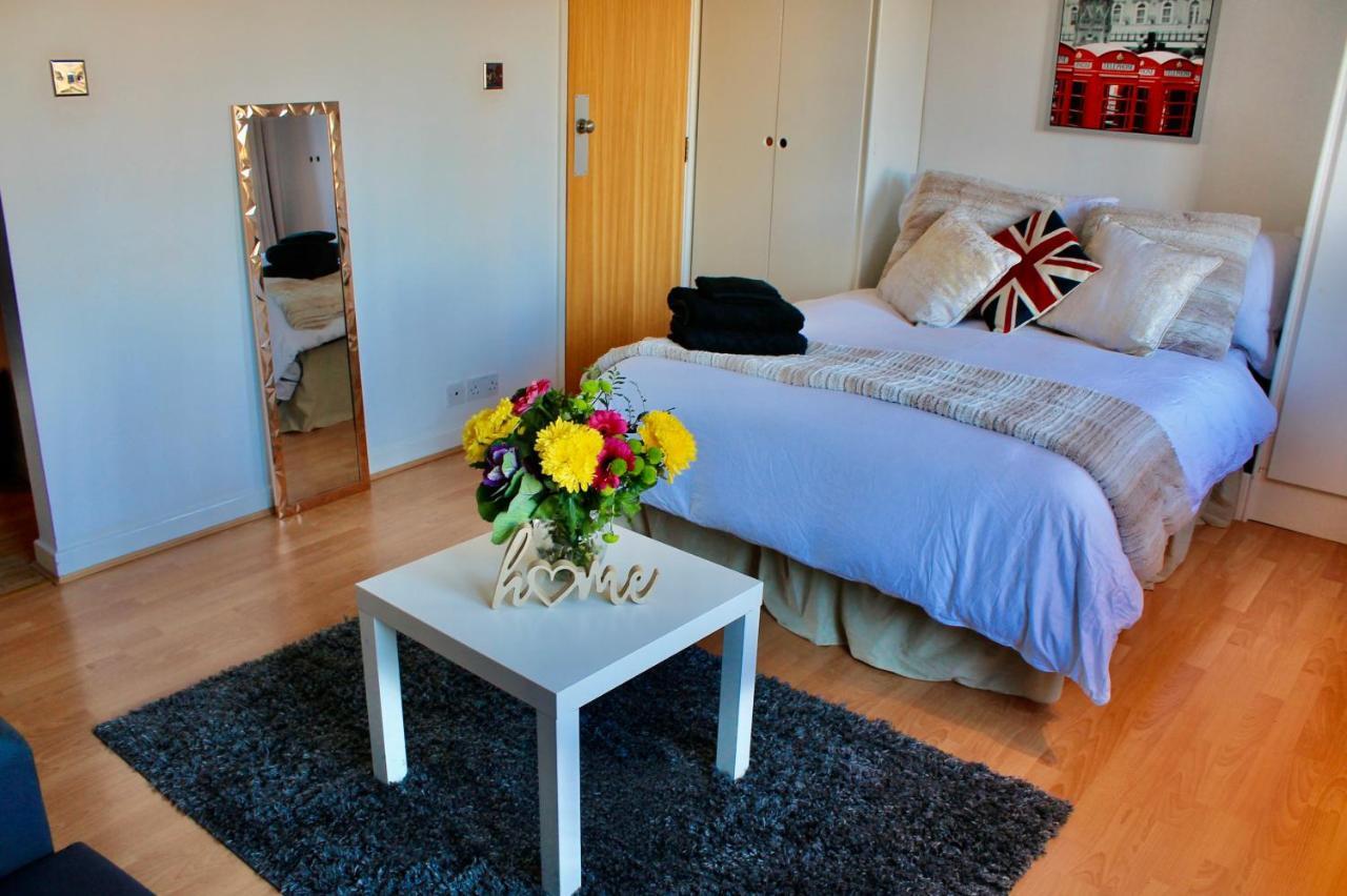 Apartment Tobacco Dock Studio *
