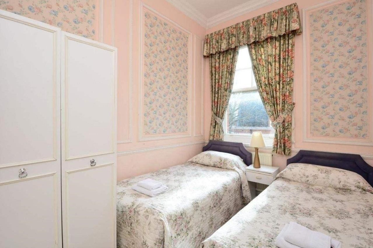Kensingtoncourt Aparthotel 3*
