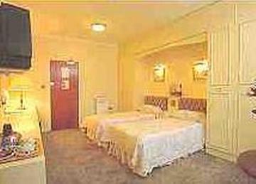 Premier West Th Hotel 2*