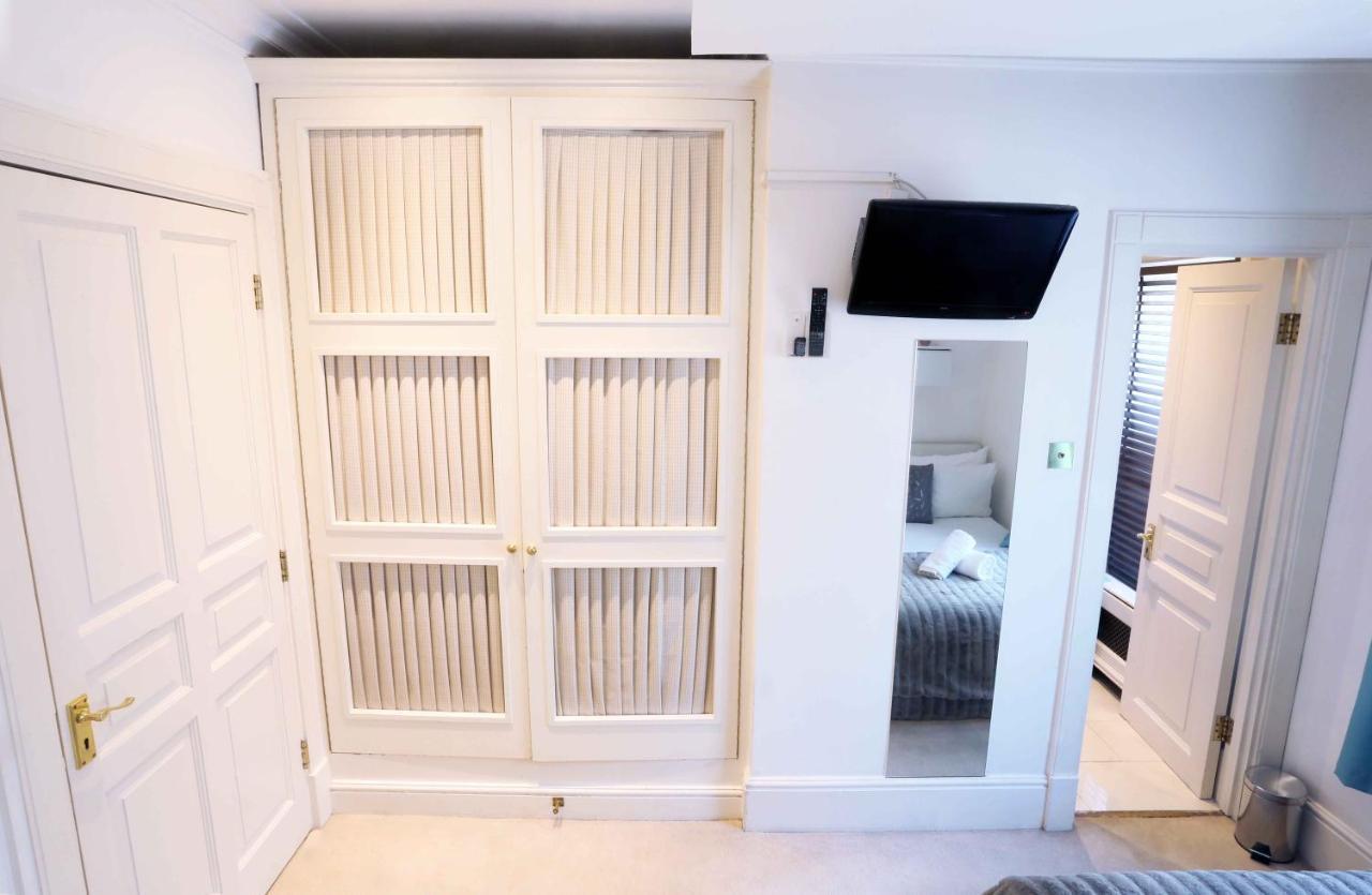 Piccadilly Circus Suites * London