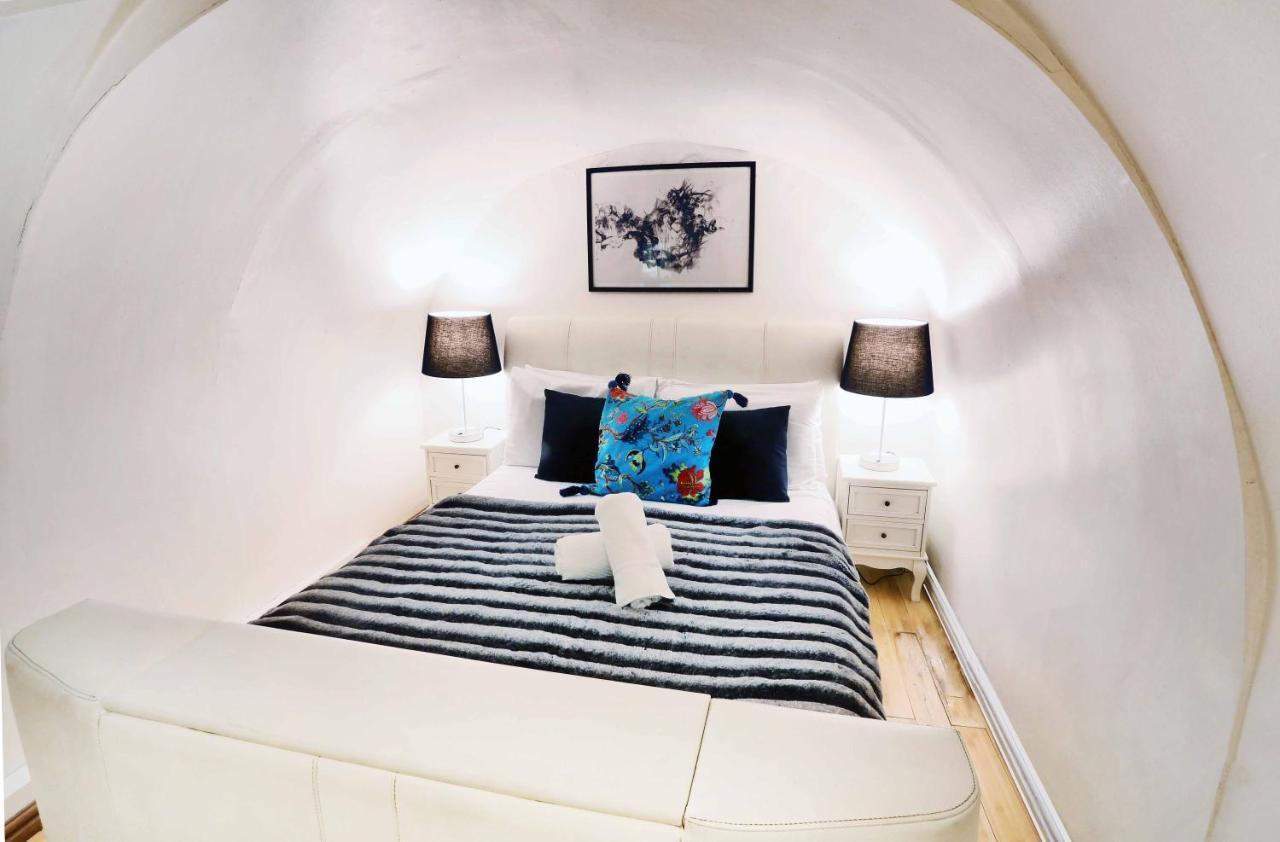 Piccadilly Circus Suites Apartment *