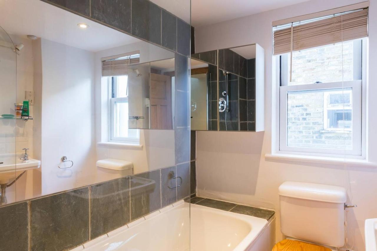 Fabulous 4-bed House In Fulham With Garden! Holiday home