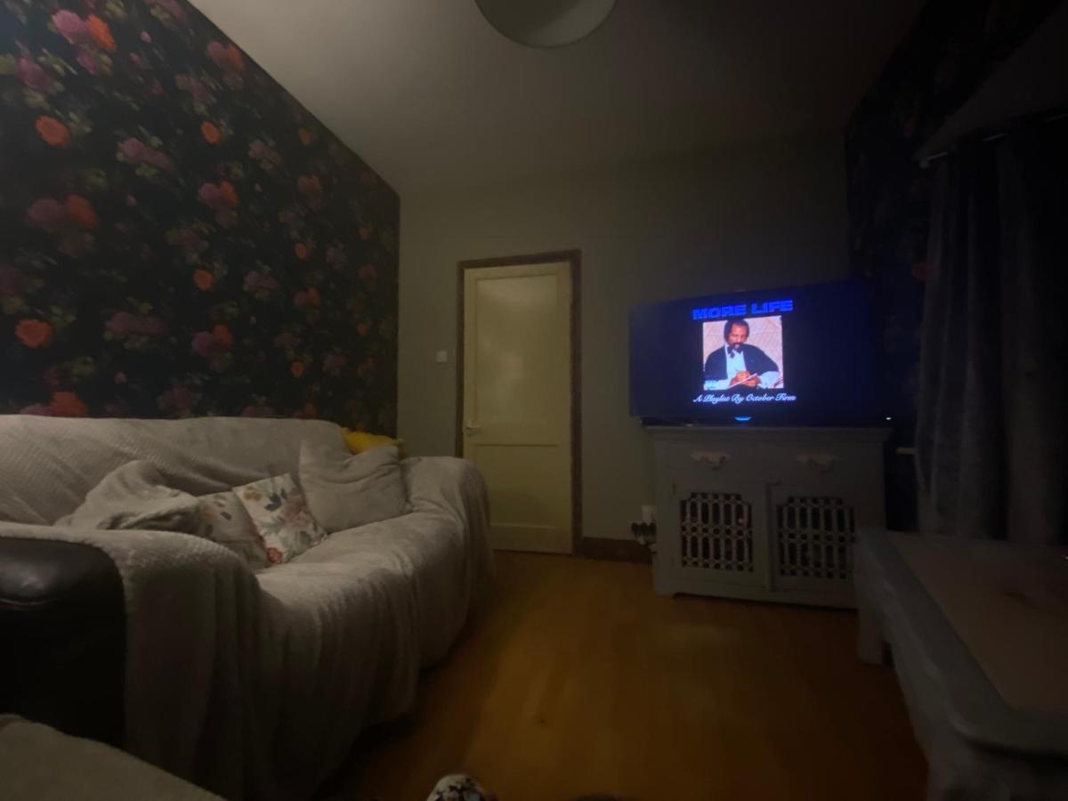 Saxon Way Hostel *