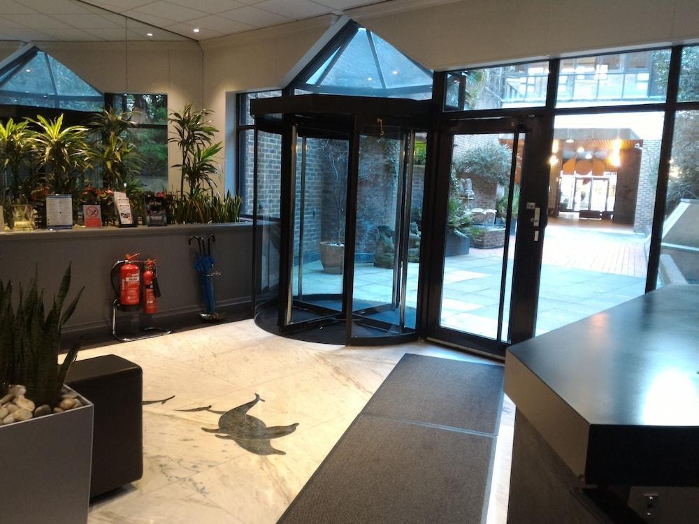 Monarch House - Serviced - Kensington Apartment